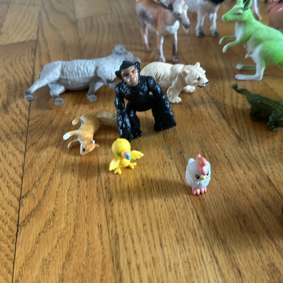 37 Toy Animals Take as a Lot. - Picture 2 of 7